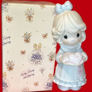 Precious Moments Figurine You're the Sweetest Cookie in the Batch C0015 New